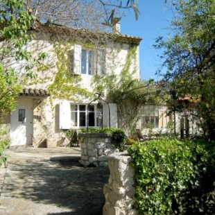 Фотография гостевого дома Luxurious Holiday Home in Cavaillon with Private Pool