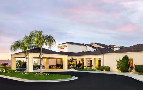 Фотография гостиницы Courtyard by Marriott Fresno