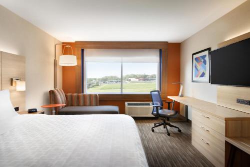 Фотография гостиницы Holiday Inn Express & Suites - Houston IAH - Beltway 8, an IHG Hotel