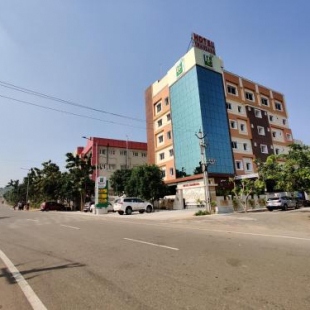 Фотография гостиницы Hotel Chandana Square