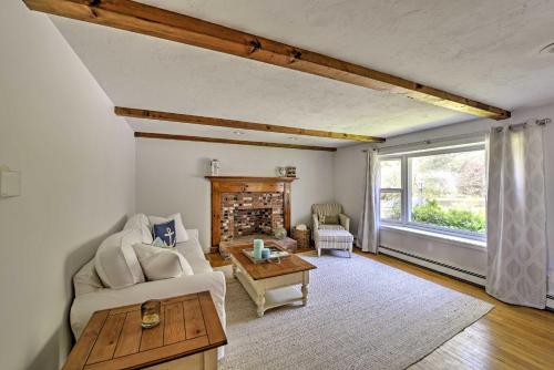 Фотография гостевого дома Quaint Cape Cod Retreat 4 Mi to Corporation Beach