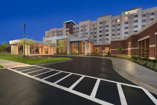 Фотография гостиницы Embassy Suites Chicago-Naperville