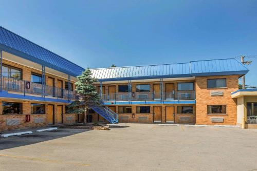 Фотография гостиницы Rodeway Inn Lyons - La Grange