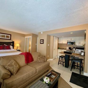 Фотография гостевого дома Quiet Hillside Studio - Wifi, Pool, Close to The Village