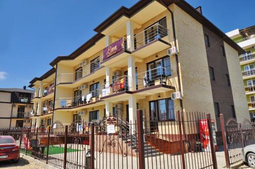 Фотографии гостевого дома 
            Леон 5/Д