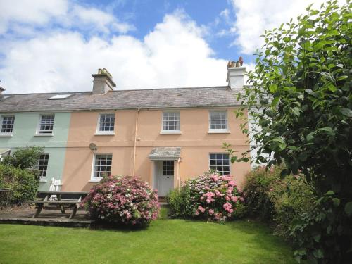 Фотография гостевого дома 4 Coastguards Cottage, Kingsbridge