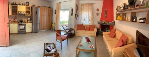 Фотография гостевого дома Heaven's door- Siviri maisonette