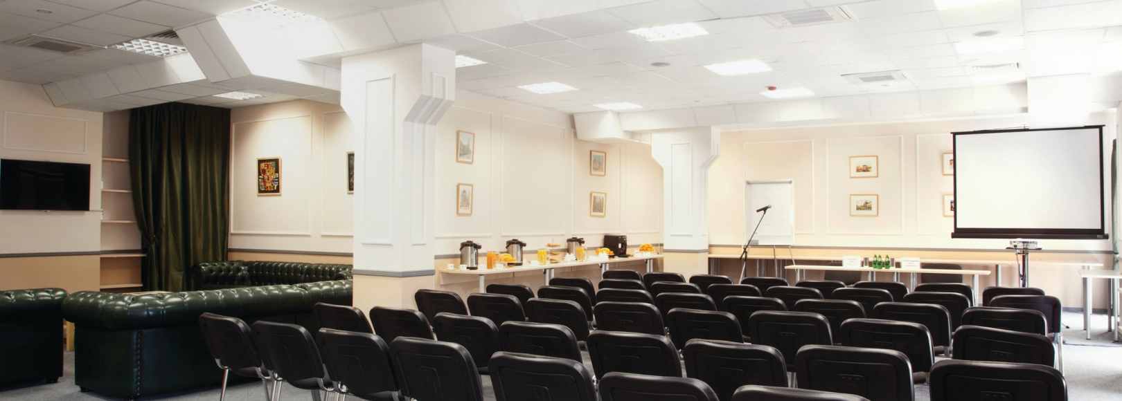 Фотография конференц-зала ИнфоМедФарм Диалог