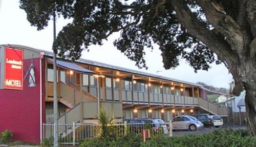 Фотография мотеля Landmark Manor