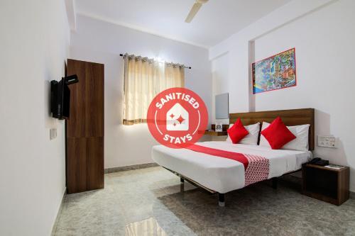 Фотография гостиницы OYO 15695 Varcity Comforts