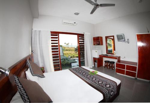 Фотография хостела Smugglers Cove Beach Resort & Hotel