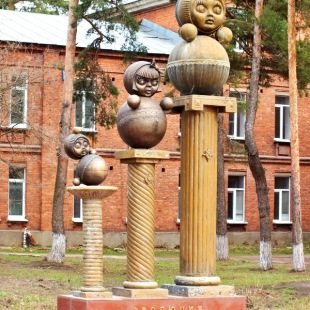 Фотография памятника Памятник игрушке-Неваляшке