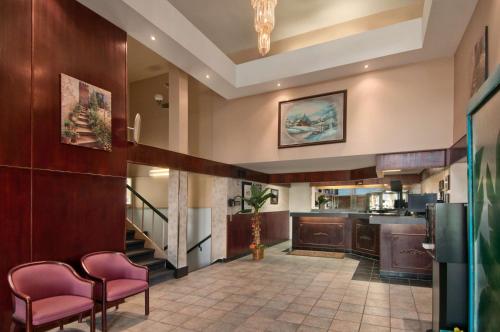 Фотография гостиницы Travelodge by Wyndham Winnipeg