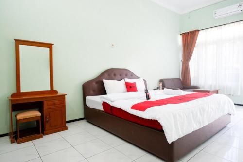 Фотография гостиницы RedDoorz Plus near Stadion Wijaya Kusuma