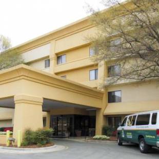 Фотографии гостиницы
Quality Inn & Suites Raleigh Durham Airport