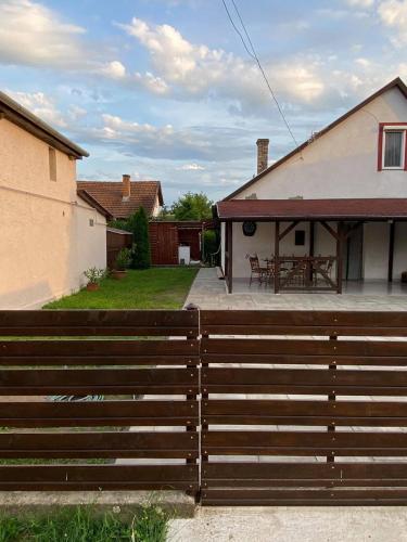 Фотографии гостевого дома 
            Verandás Vendégház