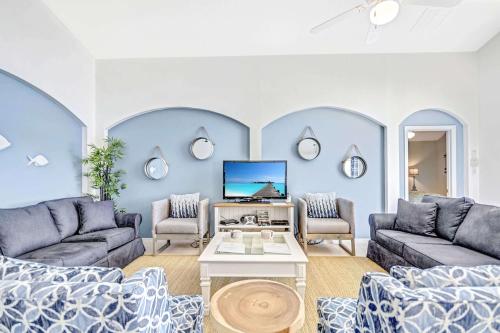 Фотография гостевого дома Beautifully Decorated Remodeled Pool Home