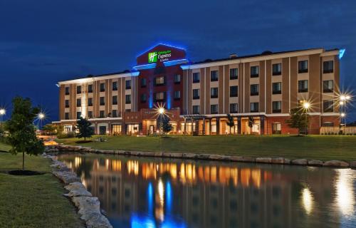 Фотографии гостиницы 
            Holiday Inn Express & Suites Glenpool, an IHG Hotel