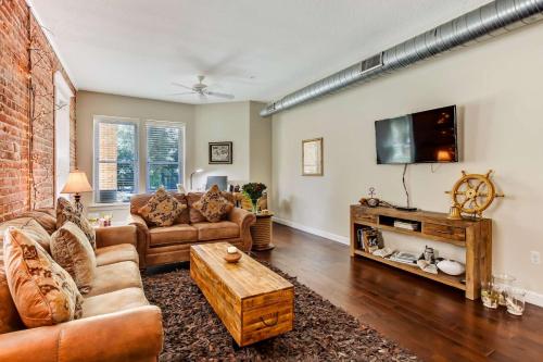 Фотография гостевого дома JBH 115 W 2nd Apt #2