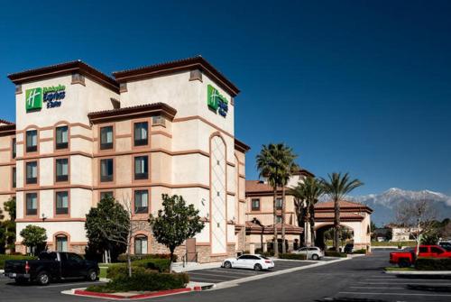 Фотография гостиницы Holiday Inn Express Ontario, an IHG Hotel