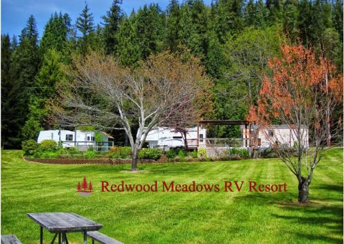 Фотография кемпинга Redwood Meadows RV Resort