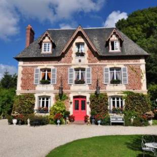 Фотографии мини отеля
Manoir des Lions de Tourgéville