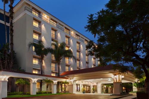 Фотография гостиницы Embassy Suites Arcadia-Pasadena Area