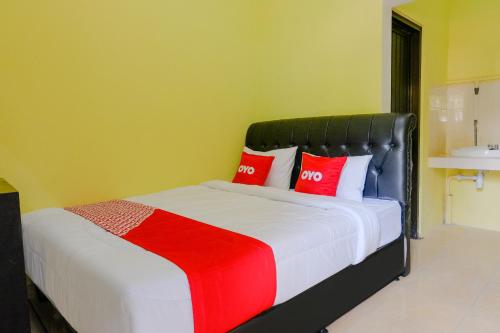 Фотография гостиницы Vaccinated Staff -OYO 1784 Hj Aniek Residence