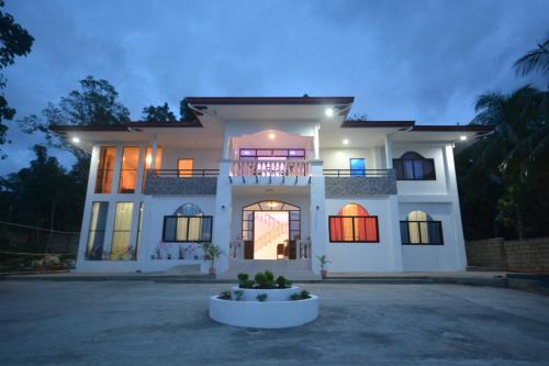 Фотография мини отеля White Summerville Tourist Inn