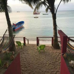 Фотография мини отеля Las Palmeras Oceanfront Hotel and Dive Center