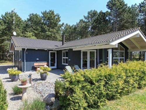 Фотографии гостевого дома 
            Four-Bedroom Holiday home in Rødby 2