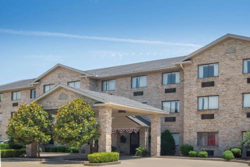 Фотография гостиницы Ramada Hotel Ashland-Catlettsburg