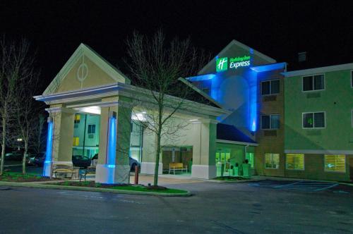 Фотография гостиницы Holiday Inn Express - Charleston/Kanawha City, an IHG Hotel
