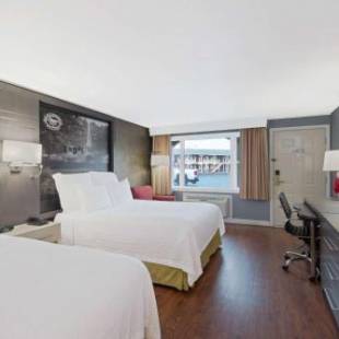 Фотографии гостиницы 
            Super 8 by Wyndham Sturbridge