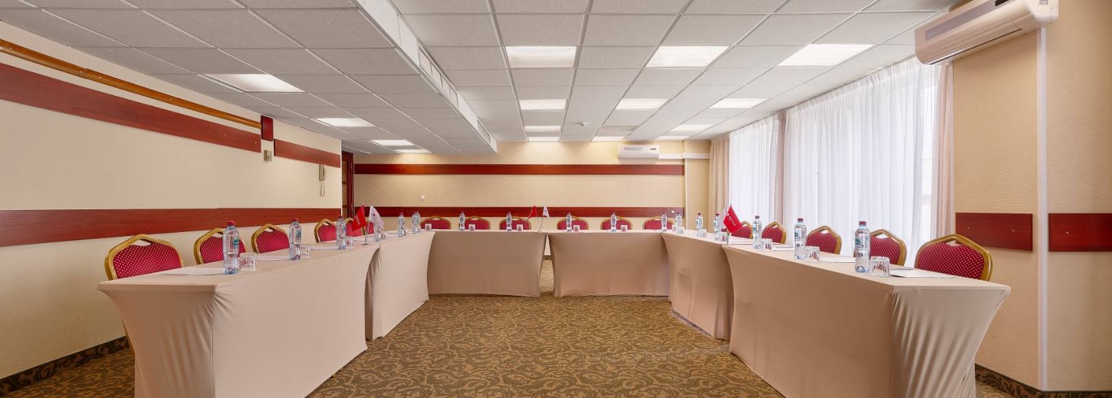 Фотография конференц-зала Рощино