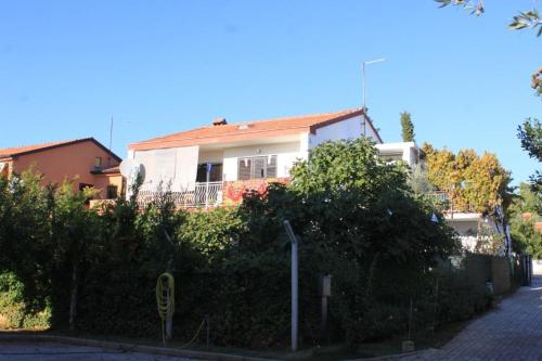 Фотография гостевого дома Apartments with a parking space Fazana - 7283