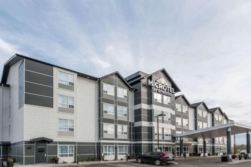 Фотография гостиницы Microtel Inn & Suites by Wyndham Fort Saint John