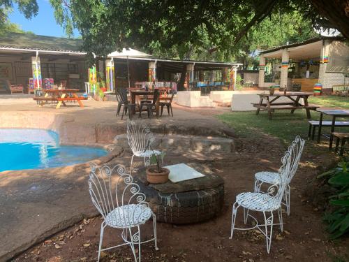 Фотографии хостела 
            Shoestrings Backpackers Lodge Vic Falls