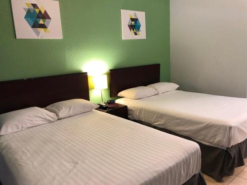 Фотография гостиницы Hwy 59 Motel Laredo Medical Center