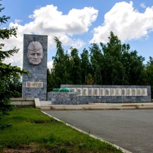 Фотография памятника Памятник Павшим горнякам в боях за Родину
