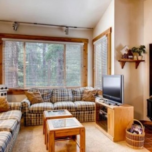 Фотография гостевого дома Ski-in and Ski-out Northstar Condo near Lake Tahoe!