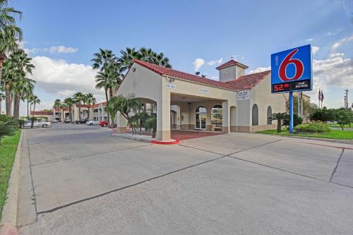 Фотография гостиницы Motel 6-Edinburg, TX