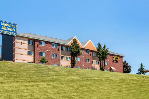 Фотография гостиницы MainStay Suites Dubuque at Hwy 20