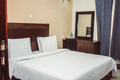 Фотография гостиницы Residency Hotels Enugu Independence Layout