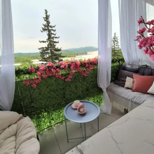 Фотография квартиры Квартира Однокомнатная Прованс с видом на горы с балкона