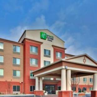 Фотографии гостиницы 
            Holiday Inn Express Hotel & Suites Dewitt - Syracuse, an IHG Hotel