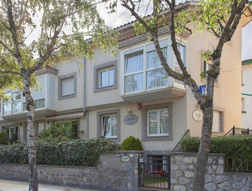 Фотография гостевого дома Pensión Zumardi