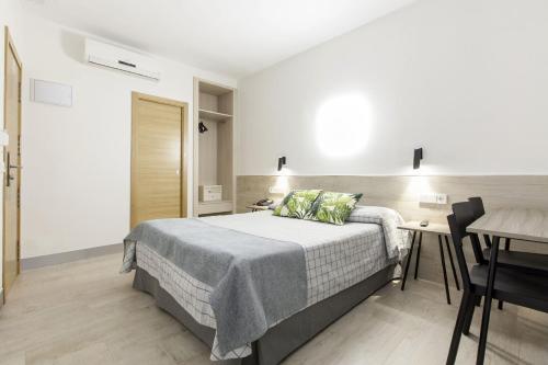 Фотография гостевого дома Hostal Castilla II Puerta del Sol