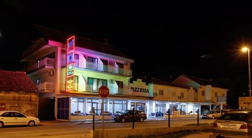 Фотография мотеля Motel "Tri lovca"