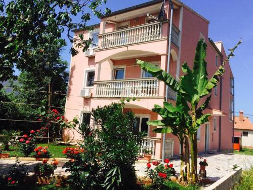 Фотографии гостевого дома
Apartments with a parking space Valbandon, Fazana - 13429